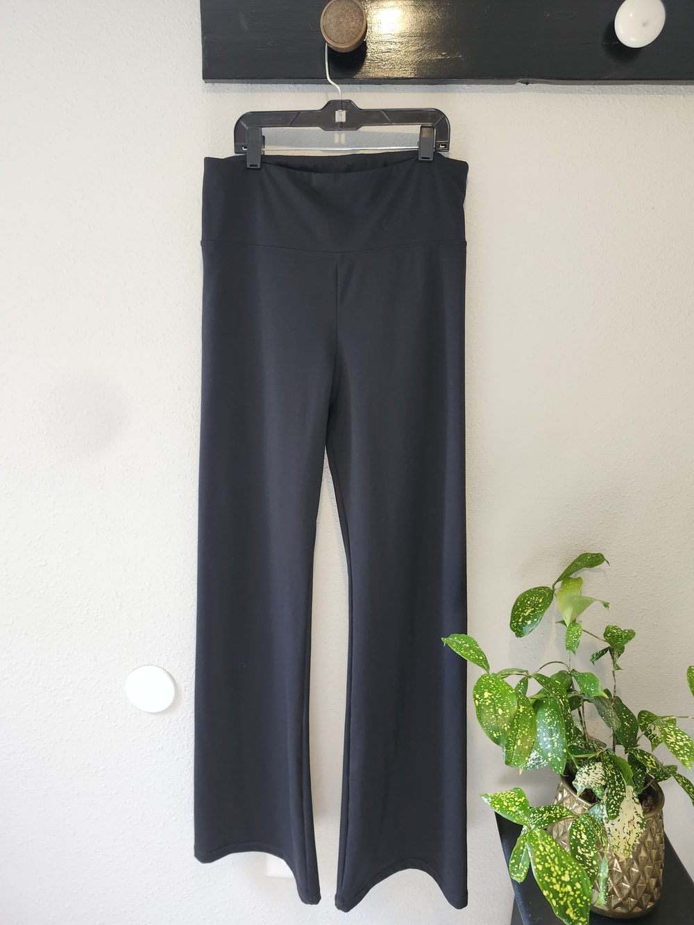 American Eagle Outfitters Black High-Rise Bootcut Leggings - Picture 2 of 4